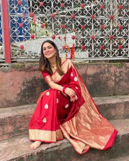 Shraddha Arya feet photo thumbnail