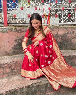 Shraddha Arya feet photo thumbnail