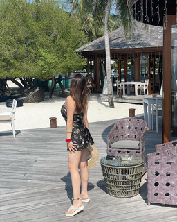 Shraddha Arya feet photo thumbnail