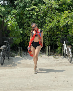 Shraddha Arya feet photo thumbnail