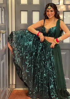 Shraddha Arya feet photo thumbnail