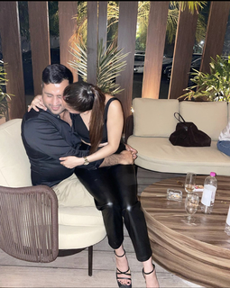 Shraddha Arya feet photo thumbnail