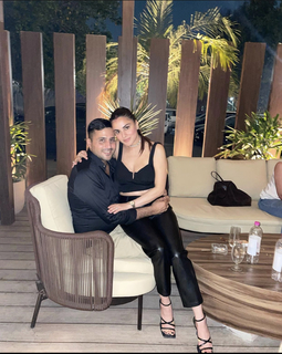 Shraddha Arya feet photo thumbnail