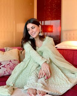 Shraddha Arya feet photo thumbnail