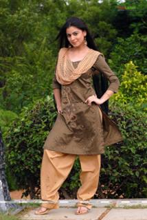 Shraddha Arya feet photo thumbnail