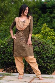 Shraddha Arya feet photo thumbnail