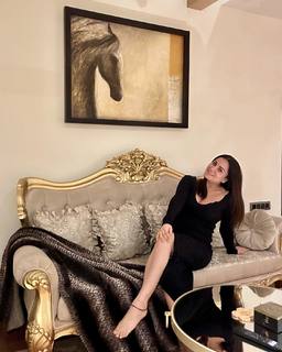 Shraddha Arya feet photo thumbnail