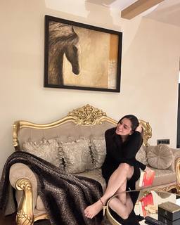 Shraddha Arya feet photo thumbnail