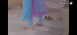 Shraddha Arya feet photo thumbnail