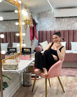 Shraddha Arya feet photo thumbnail