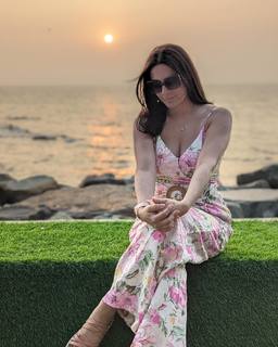 Shraddha Arya feet photo thumbnail
