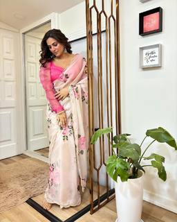 Shraddha Arya feet photo thumbnail