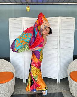 Shraddha Arya feet photo thumbnail