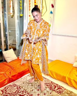 Shraddha Arya feet photo thumbnail