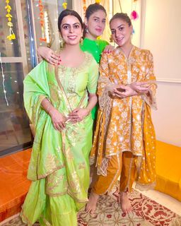 Shraddha Arya feet photo thumbnail