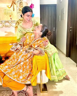 Shraddha Arya feet photo thumbnail