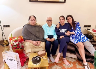 Shraddha Arya feet photo thumbnail