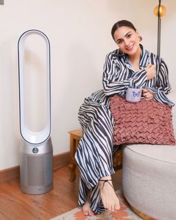 Shraddha Arya feet photo thumbnail