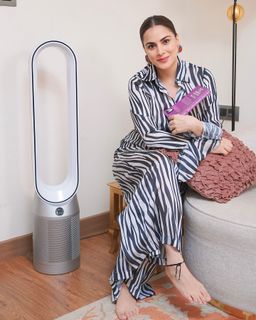 Shraddha Arya feet photo thumbnail