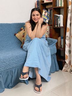 Shraddha Arya feet photo 9