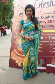 Shraddha Das feet photo thumbnail