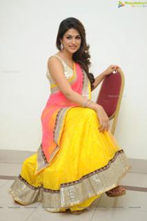 Shraddha Das feet photo thumbnail