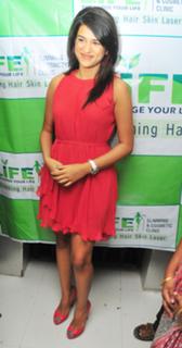 Shraddha Das feet photo thumbnail