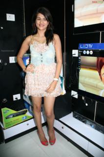 Shraddha Das feet photo thumbnail