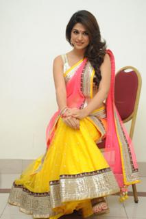 Shraddha Das feet photo thumbnail