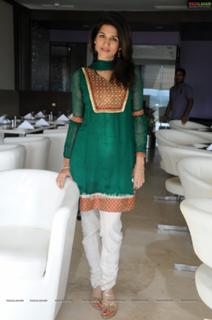 Shraddha Das feet photo thumbnail