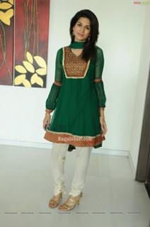 Shraddha Das feet photo thumbnail