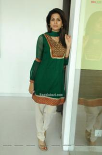 Shraddha Das feet photo thumbnail