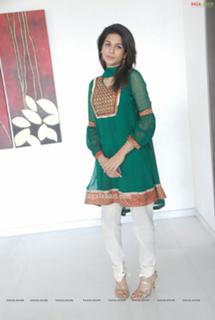 Shraddha Das feet photo thumbnail