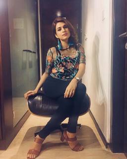 Shraddha Das feet photo thumbnail