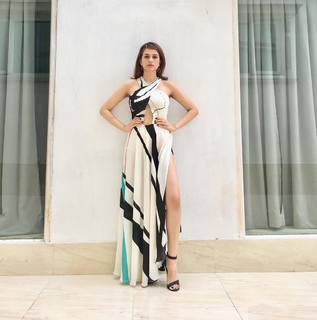 Shraddha Das feet photo thumbnail