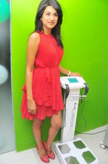 Shraddha Das feet photo thumbnail