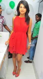 Shraddha Das feet photo thumbnail