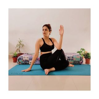 Shraddha Das feet photo thumbnail