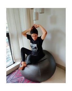 Shraddha Das feet photo thumbnail