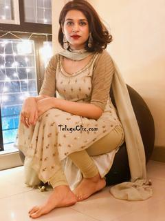 Shraddha Das feet photo thumbnail