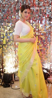 Shraddha Das feet photo thumbnail