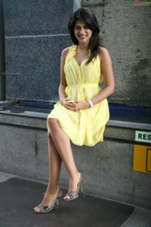 Shraddha Das feet photo thumbnail