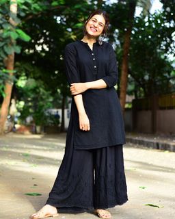 Shraddha Das feet photo thumbnail