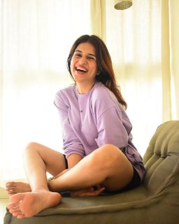 Shraddha Das feet photo thumbnail