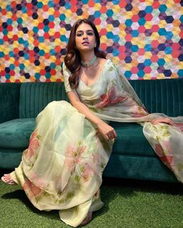 Shraddha Das feet photo thumbnail