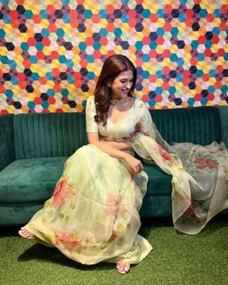 Shraddha Das feet photo thumbnail