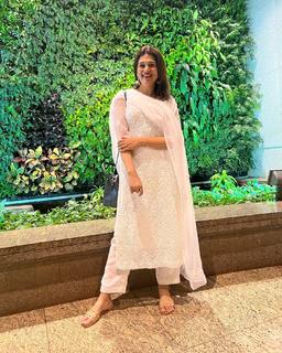 Shraddha Das feet photo thumbnail