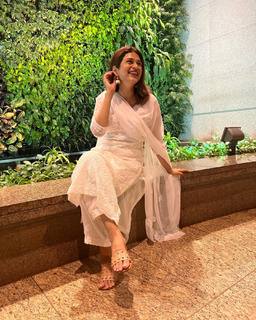 Shraddha Das feet photo thumbnail