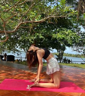 Shraddha Das feet photo thumbnail