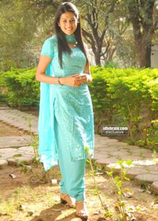 Shraddha Das feet photo thumbnail